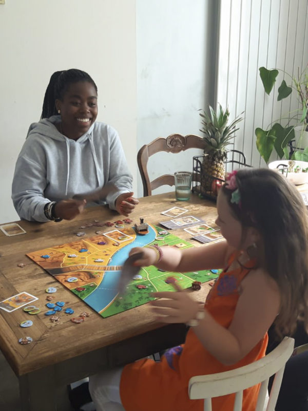 Deux accueil pour une année, premiers jeux